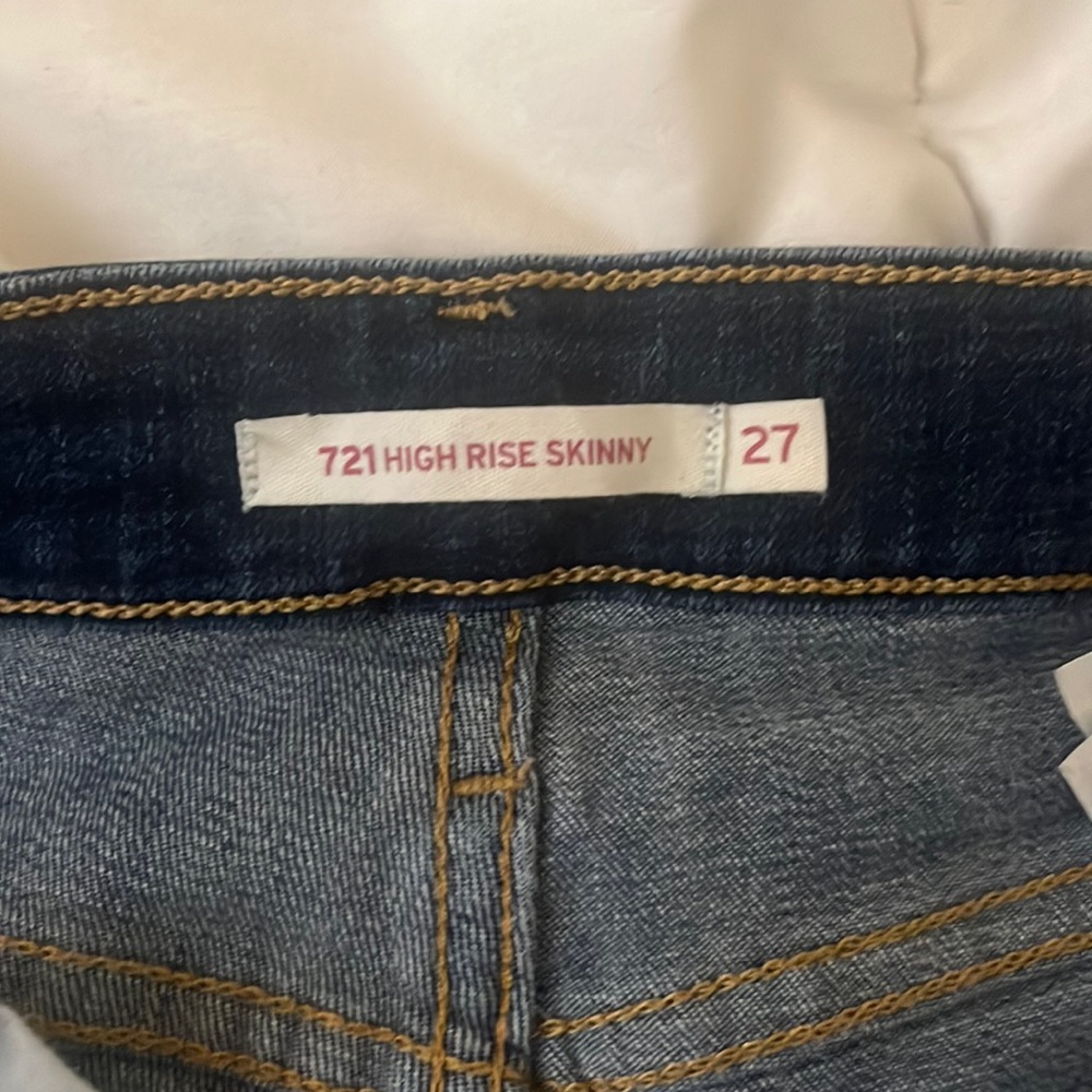 LEVI 721 high rise skinny jeans size 27